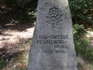Gedenkstein zur Gründung der FGV-Ortsgruppe Fichtelberg-Neubau